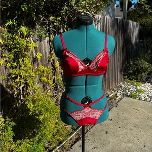 NWT Empress Mimi Foxy Cleopatra Red Lace Bra Set